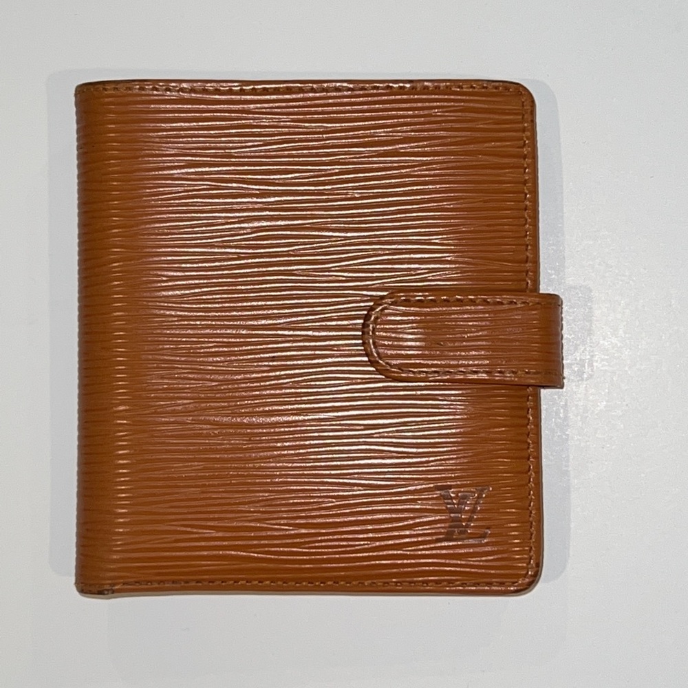 Authentic Vintage Louis Vuitton Porte-Billets Epi Leather Compact Wallet